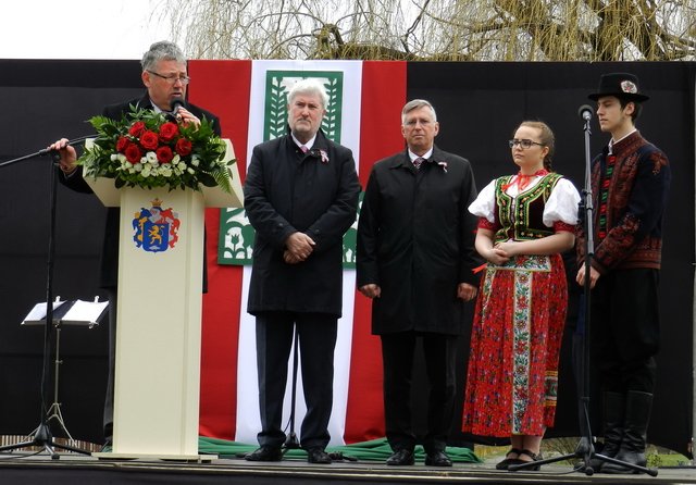 A haza minden előtt 76